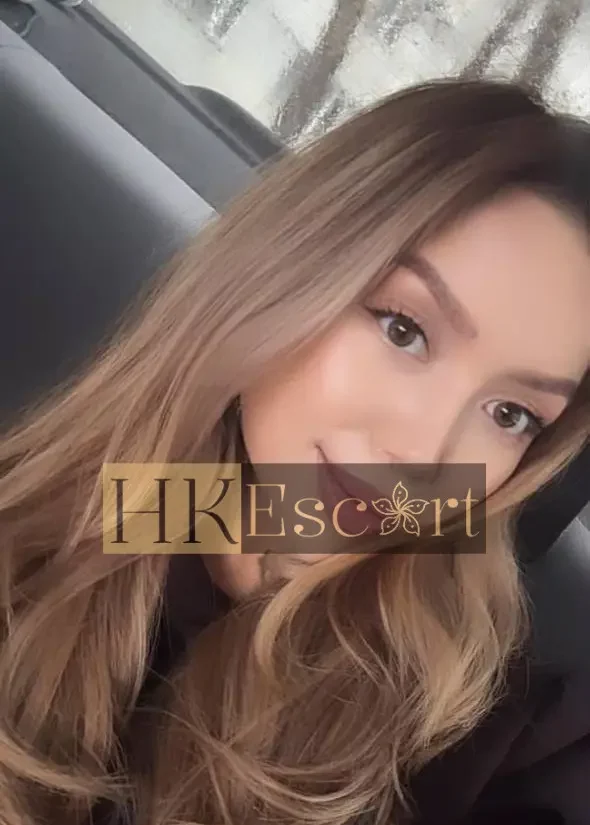 Amira, 19 years old, weight 51 kg, height 160 cm