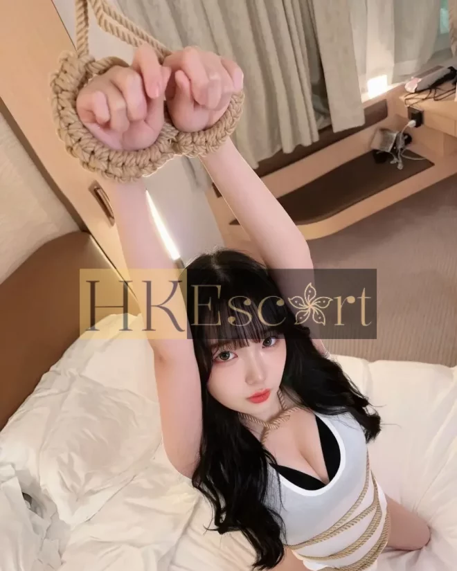 Lyric, 19 years old, weight 50 kg, height 158 cm