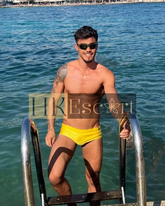 Vinicius, 24 years old, weight 79 kg, height 183 cm