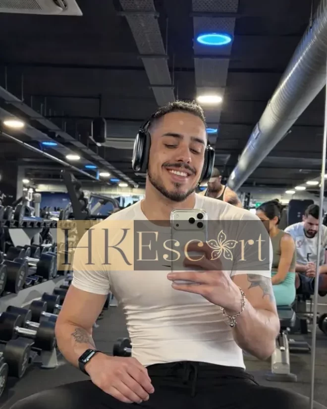 Vitor, 28 years old, weight 83 kg, height 188 cm