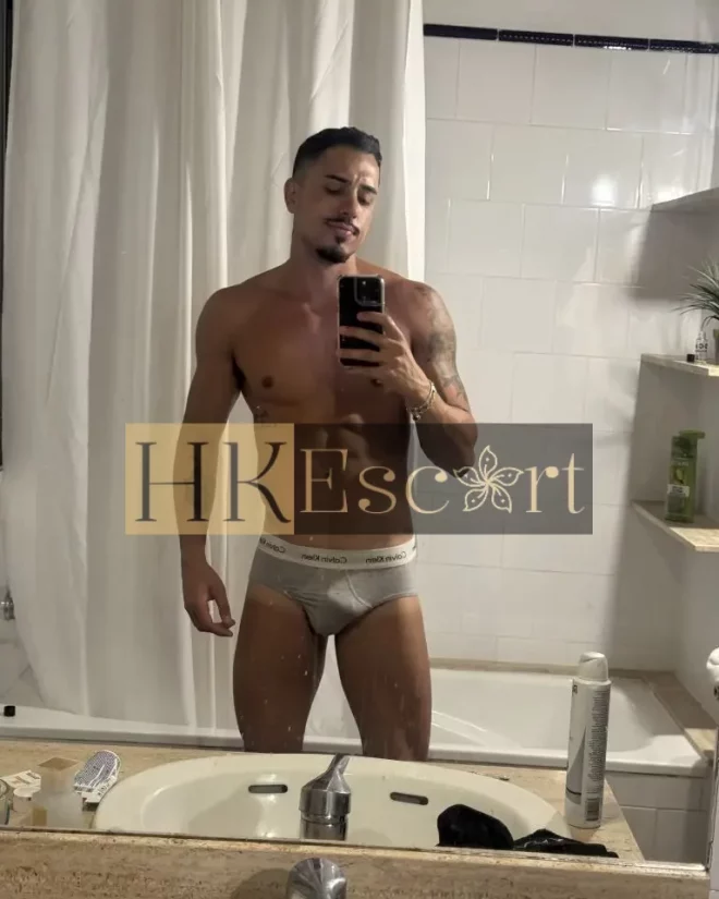 Vitor, 28 years old, weight 83 kg, height 188 cm