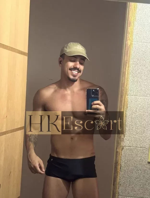 Vitor, 28 years old, weight 83 kg, height 188 cm