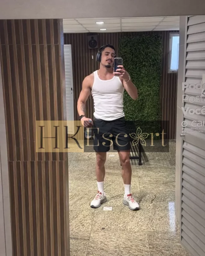 Vitor, 28 years old, weight 83 kg, height 188 cm
