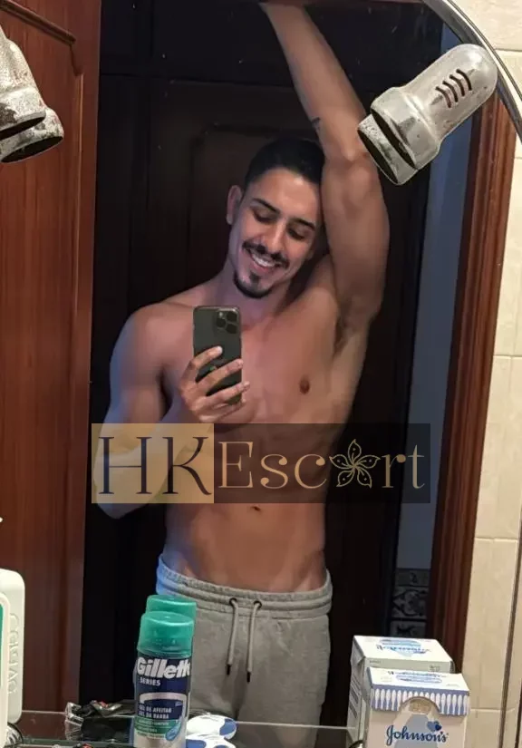 Vitor, 28 years old, weight 83 kg, height 188 cm