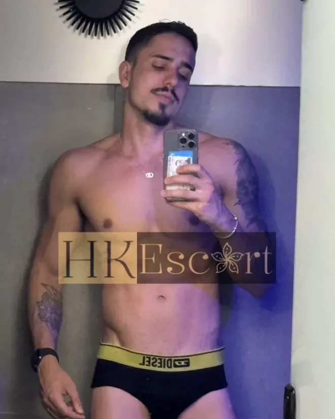 Vitor, 28 years old, weight 83 kg, height 188 cm