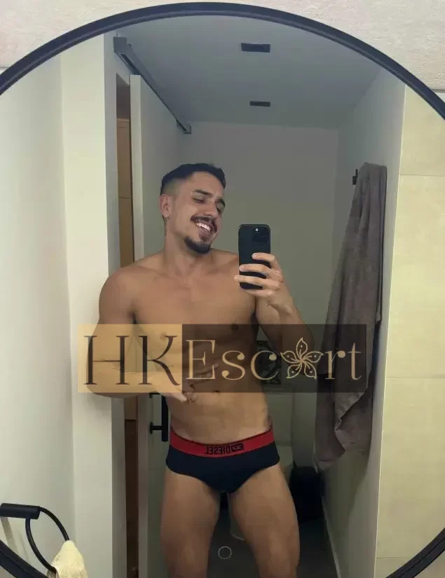Vitor, 28 years old, weight 83 kg, height 188 cm