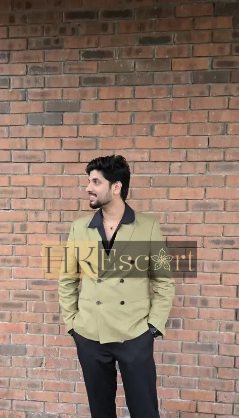 Vivek, 23 years old, weight 86 kg, height 180 cm