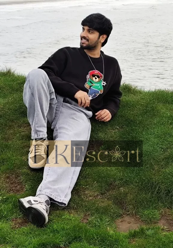 Vivek, 23 years old, weight 86 kg, height 180 cm