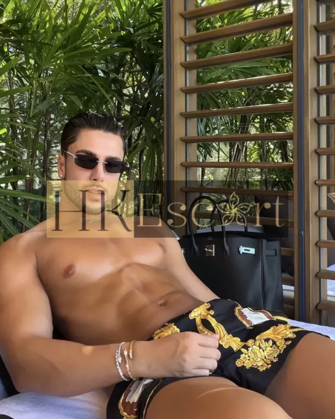 Xavier, 26 years old, weight 81 kg, height 185 cm