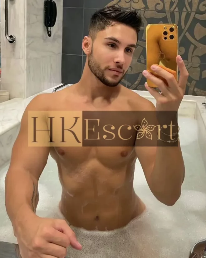 Xavier, 26 years old, weight 81 kg, height 185 cm
